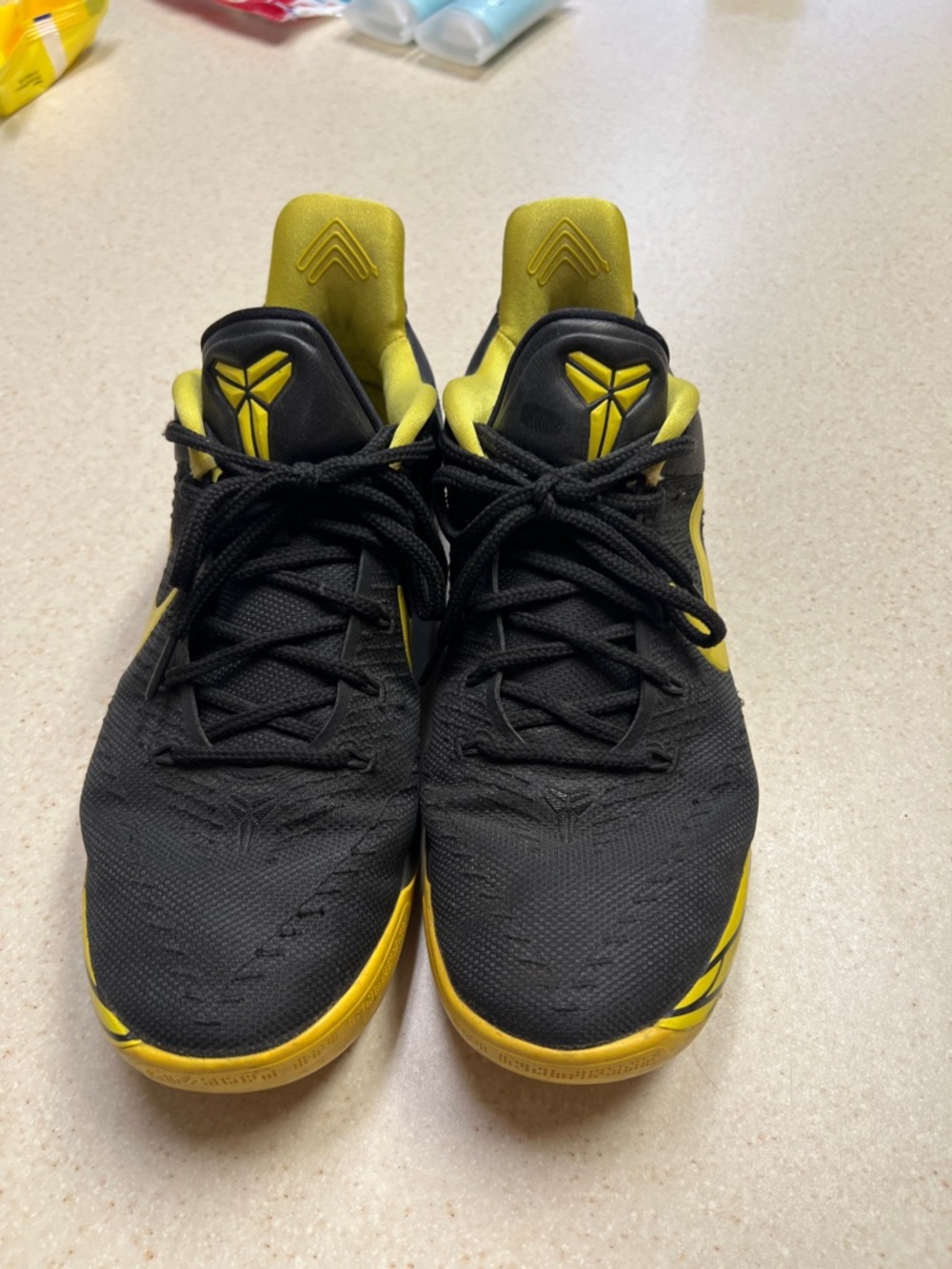 Kobe Oregon Duck Basketball Shoes - Picture 2 of 4